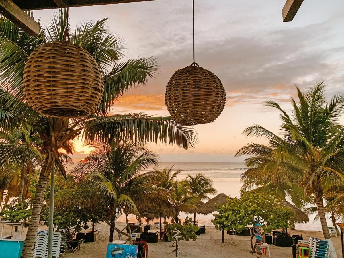 El Fuerte Beach Apartments Mahahual Bagian luar foto